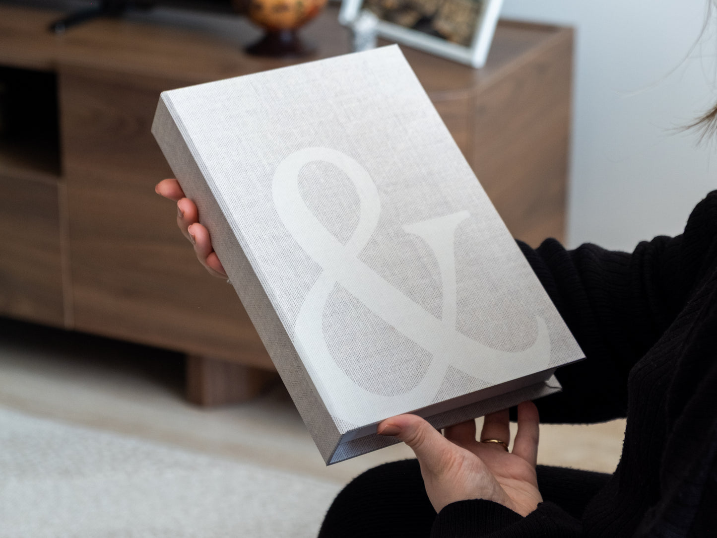 Bej Neutral Ampersand Dekoratif Sahte Kitap Kutusu