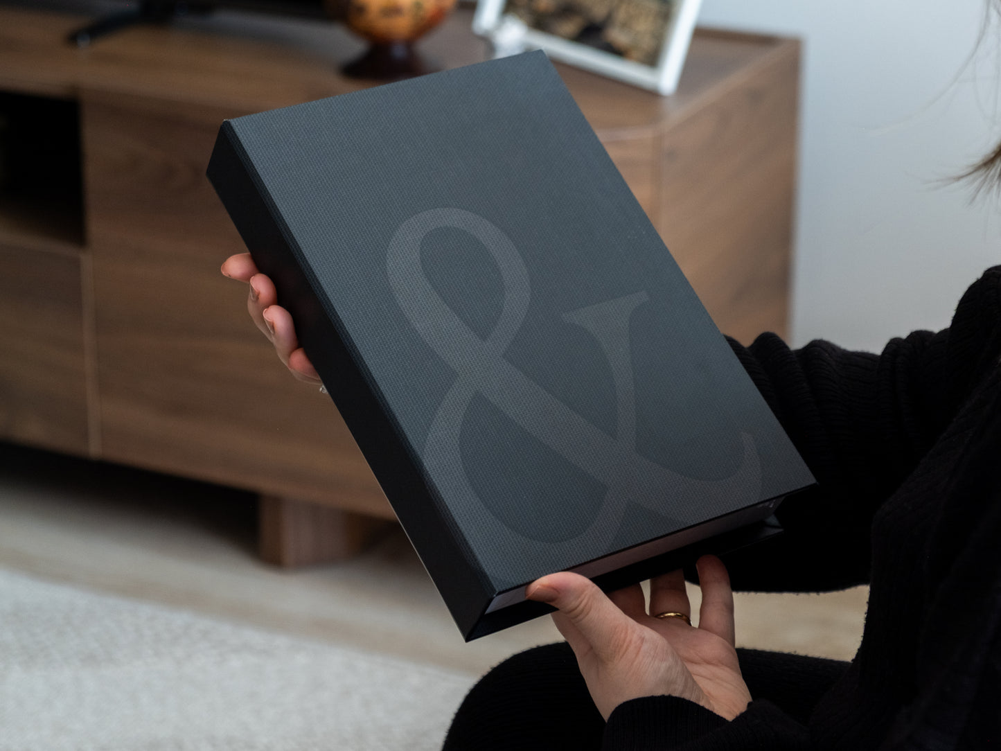 Siyah Modern Ampersand Dekoratif Sahte Kitap Kutusu